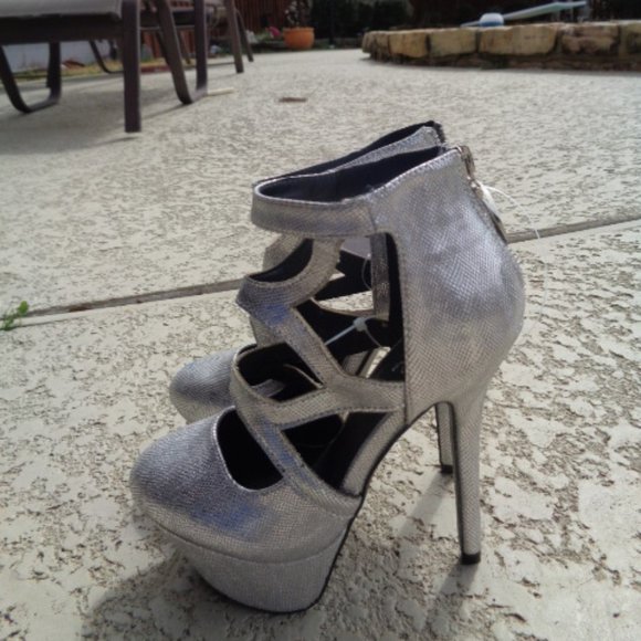 Qupid Iridescent platform  heels NWT - Picture 11 of 11